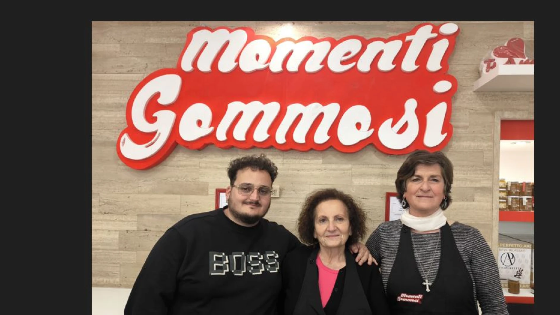 Castel Di Sangro: “Momenti Gommosi” di Dario Battaglia inaugura il nuovo punto vendita in centro città. Tante “le dolci” sorprese per tutte le età. GUARDA IL SERVIZIO.